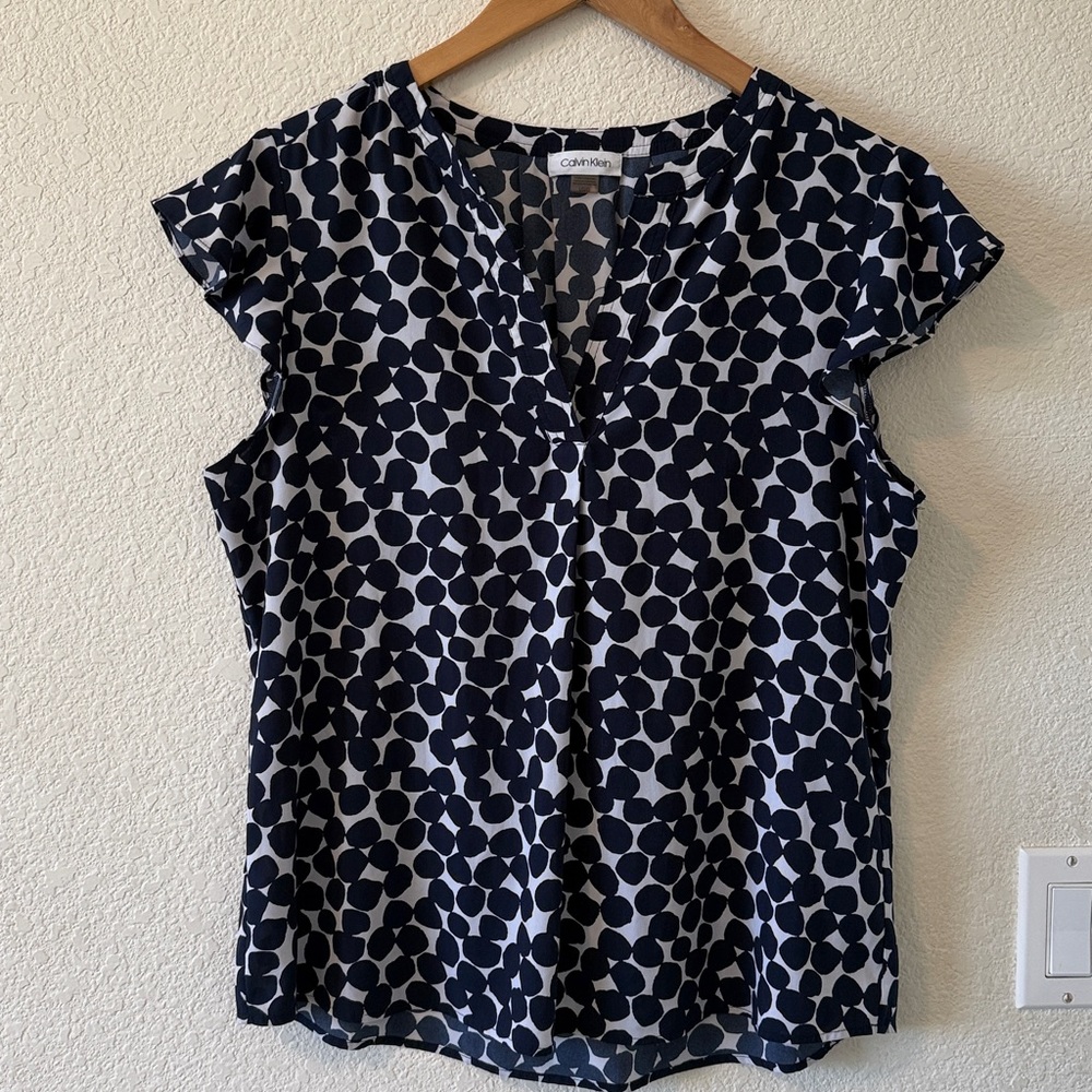 Calvin Klein “Tallia” blue and white print flutter sleeve blouse, Large